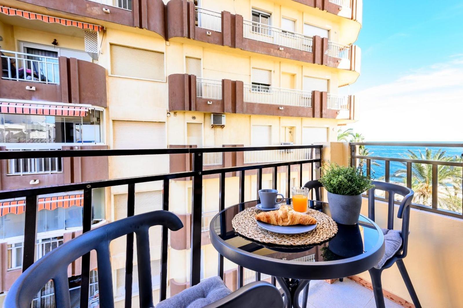 El Yate In Front Of The Sea By 10Tosea Lejlighed Fuengirola Eksteriør billede